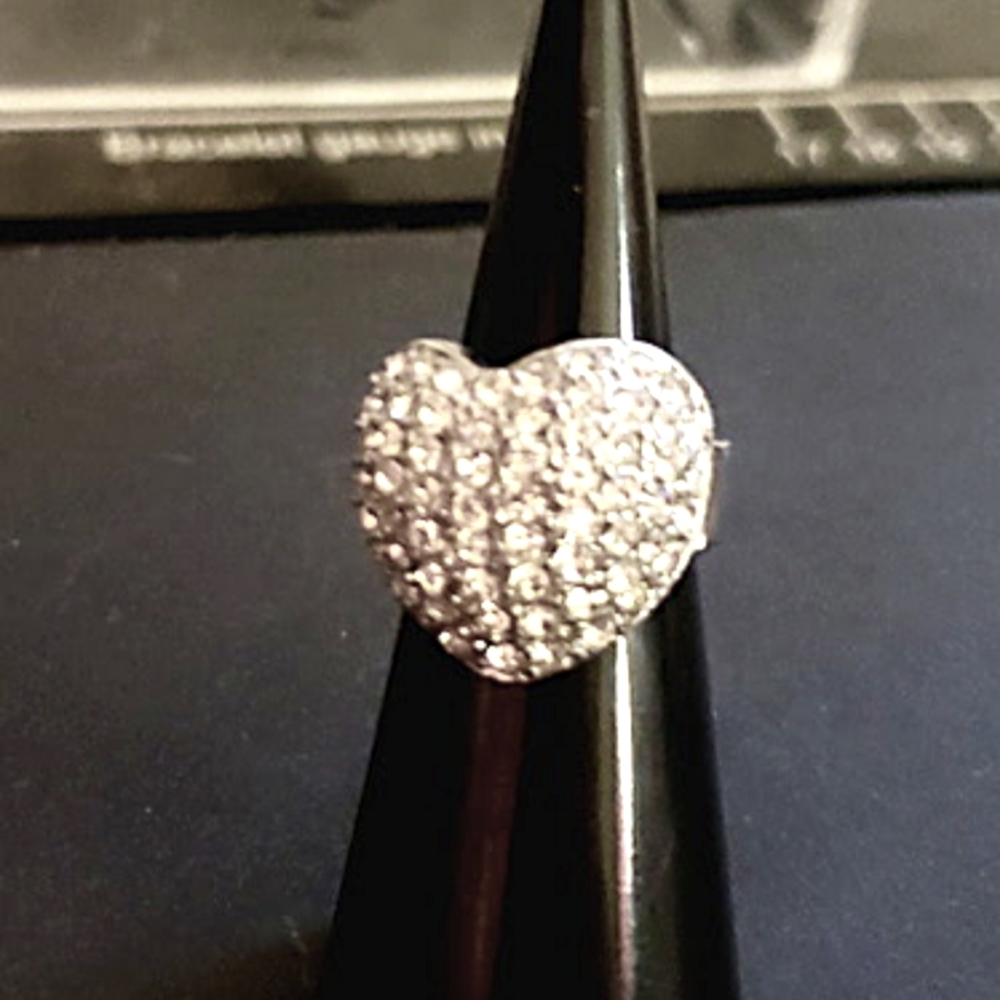 14k Sterling  Silver Heart shaped  Vintage Ring Sz 4..